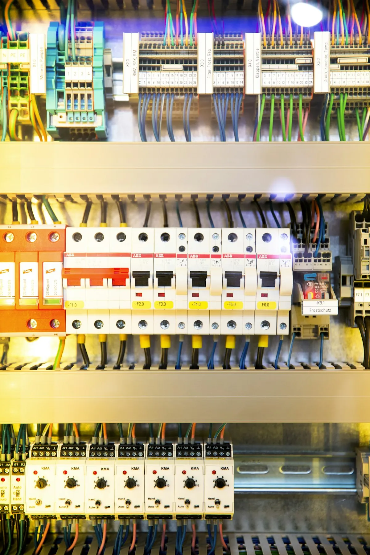 Switchboard fitted with circuit breakers